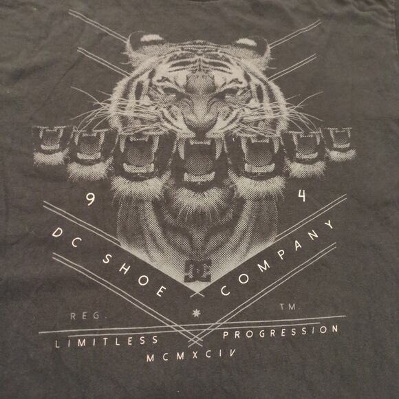 Y2K DC Shoes Tiger Adult XL Shirt Skater Nature Punk Biker Cat Jungle Faded - Picture 2 of 7